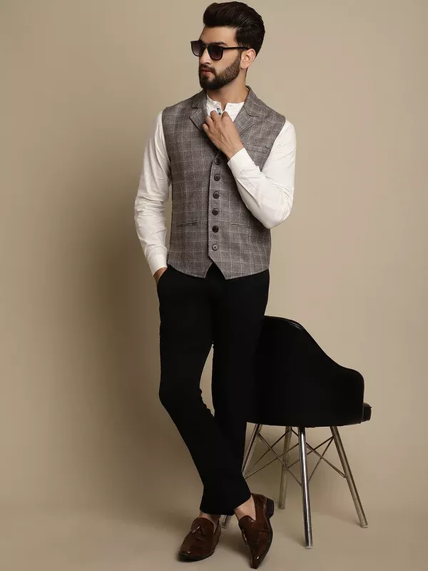 Even Apparels Men's Brown Waistcoat with Notched Lapel - XS
