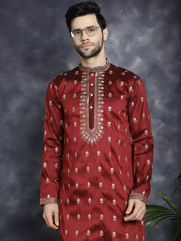 Jompers Men's Maroon Chikankari Embroidered Kurta - Maroon - S