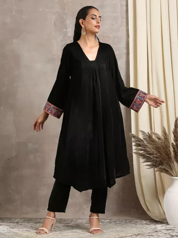 trueBrowns Black Velvet Embroidered Lace Kurta - 2XS