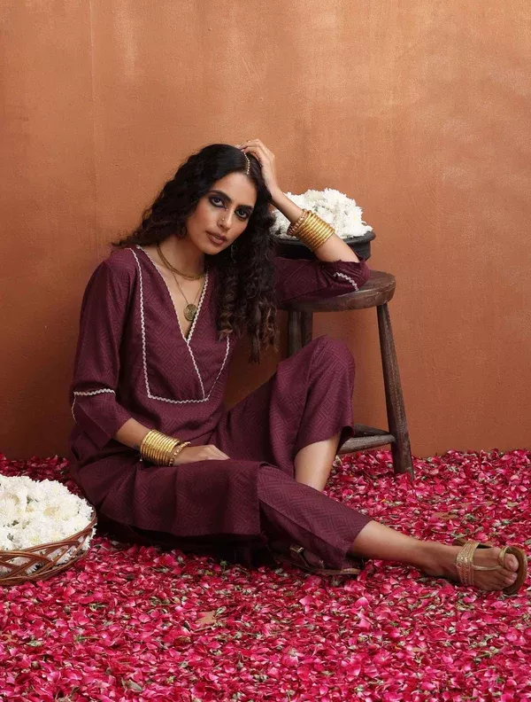 trueBrowns Maroon Straight Kurta Set - 2XS