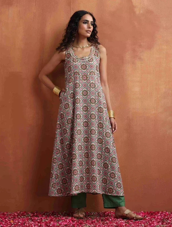 trueBrowns Off White Print Flared Anarkali Kurta Set - XS