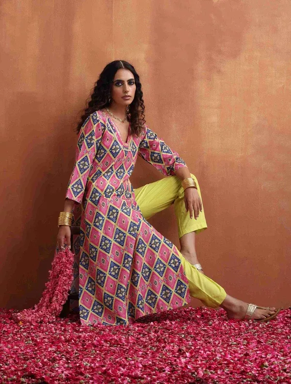 trueBrowns Pink Print High Slit Kurta Set - 2XS