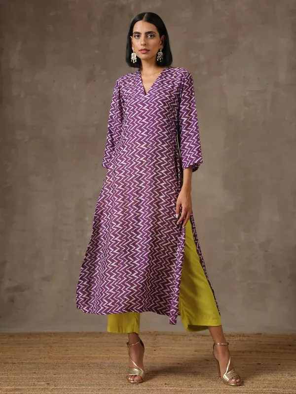 trueBrowns Purple White Lehariya Printed Silk kurta Pant Set - 2XS
